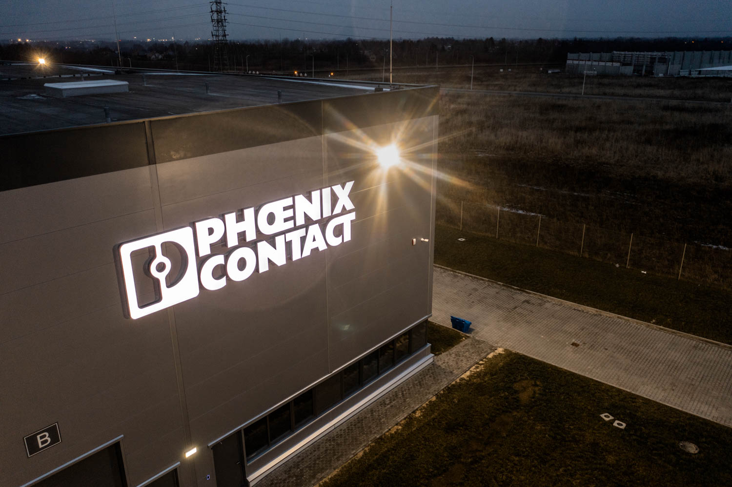 logotyp świetlny phoenix contact rzeszów